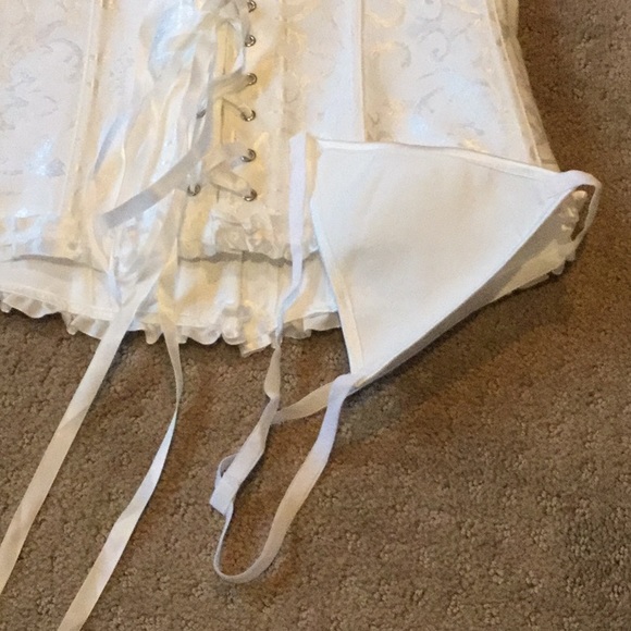 White elegant corset w/matching thong. Never worn! - Picture 4 of 6